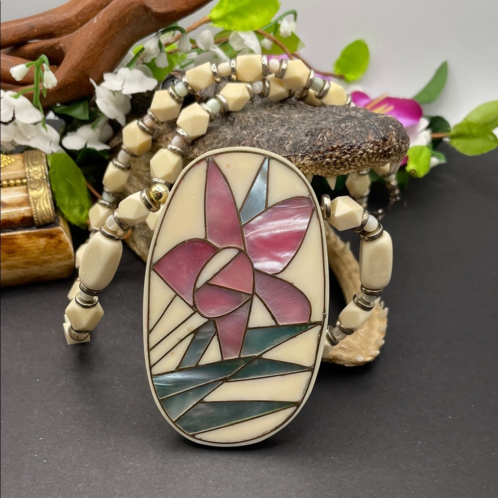 Bone and Mother Of Pearl inlay necklace vintage B43
